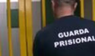 Mulher apanhada por guardas a entregar 'K4' a familiar