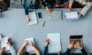 Estudo mostra que a IA está a mudar a forma como o trabalho é desenhado