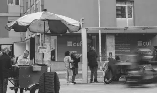 Confiança dos consumidores recua em agosto