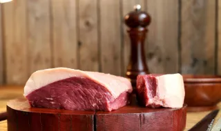 Carne brasileira, antibióticos e superbactérias: o que precisa de saber