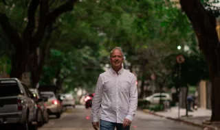 Campanha de Flávio recorre ao TSE para proibir Lula de conceder entrevista com tema eleitoral no Alvorada