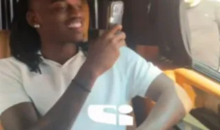Adeptos do Galatasaray loucos por Rafael Leão: carro do português foi 'engolido' pela multidão