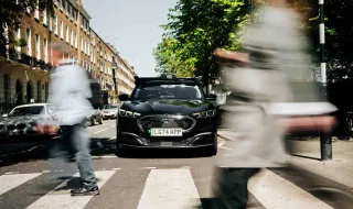 Londres estreia os primeiros robotáxis, mas ainda há um “condutor” a bordo