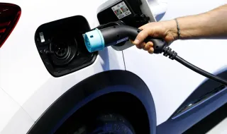 Estudo revela que carros híbridos plug-in são mais poluentes do que o esperado