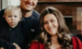 Mulher mata filho de dois anos horas depois de discutir caso de Lindsay Clancy com os amigos