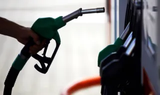 Começou a corrida aos combustíveis antes de aumento de até 12 cêntimos por litro