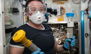 Porque astronautas têm tantos problemas para ir… à casa de banho