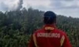 Oito meios aéreos combatem incêndio em Abrantes