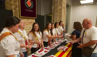 Fotogaleria I Repartiment del llibret i muntatge de cadafals escalfen motors per a les festes