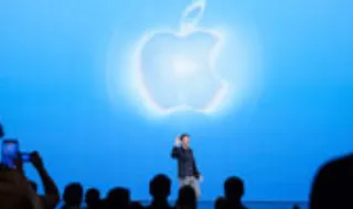 As novidades do novo iPhone (que é dobrável) e da Siri AI (que vai poder aceder à câmara)