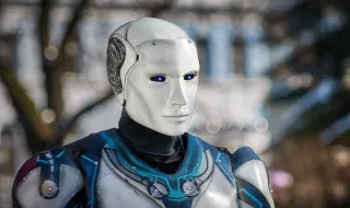 Robots animados e humanoides trabalhadores competem para garantir os seus “15 minutos de fama” na feira de Berlim