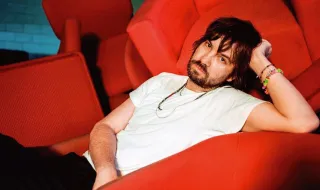 Kevin Parker, dos Tame Impala, recusa-se a tirar fotografias com fãs devido aos “caçadores agressivos de autógrafos”