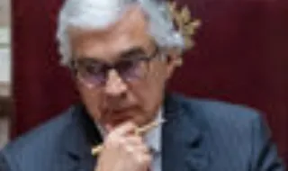 Aguiar-Branco assinala "brutalidade e injustiça da tragédia" com autocarro em Cabo Verde e apresenta condolências
