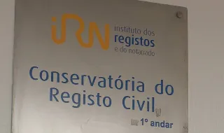 Furtados 500 Cartões de Cidadão e 200 passaportes durante assalto à Conservatória de Chaves