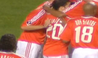 Benfica volta às imagens do passado para anunciar acordo de milhões com a Adidas