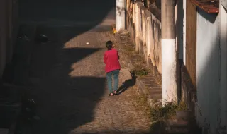 PM localiza menina de 3 anos levada por bandidos após família ter carro roubado na Zona Norte do Rio