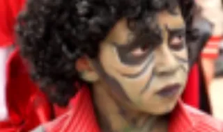 Centenas de zombies e sósias de Michael Jackson juntam-se na Cidade do México para celebrar o legado do cantor