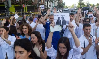 Los médicos avanzan una "enérgica respuesta" de la profesión al "aplastamiento" del Gobierno: amenazan con huelga indefinida