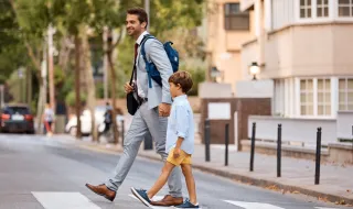 Pais com filhos na escola podem faltar ao trabalho: sabes quantas horas a lei permite?