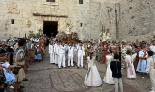 Peñíscola celebra con devoción el día de la Virgen de Ermitana pese a la lluvia