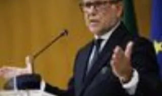 Ministro da Administração Interna conduz carro apreendido a 'Xuxa'