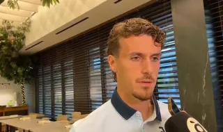Carlos Romero atiende a la prensa en el acto de bienvenida de la Agrupació de Penyes del Villarreal CF