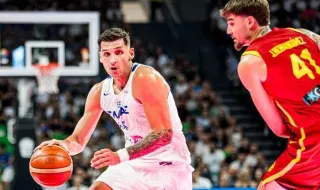 Grecia bate a una competitiva España que se complica el billete mundialista