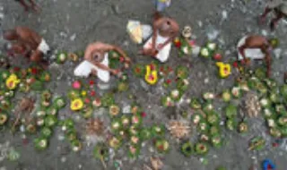 Famílias no Nepal realizam funerais simbólicos por pessoas desaparecidas nas cheias