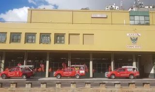 Colisão entre mota e automóvel fere jovem