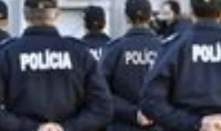 Milhares de polícias com carreiras congeladas porque cursos não arrancam