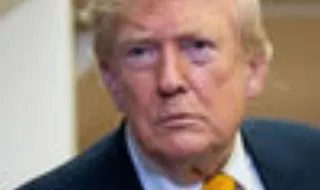 Trump pede a Zelensky que pare ataques contra gasóleo russo