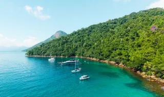 EUA atacam  ilha no Estreito de Ormuz, no primeiro ataque contra o Irã em um mês; Teerã promete retaliar