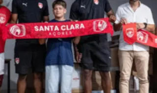 Santa Clara entrega quase uma tonelada de equipamento desportivo em Rabo de Peixe