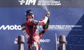 Marc Márquez vence em Misano e chega à liderança do Mundial de MotoGP