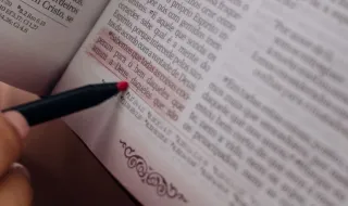 O guião está escrito