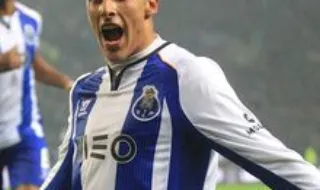 Cristian Tello termina a carreira aos 35 anos: «O futebol deu-me tudo»