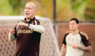 Flamengo de Leonardo Jardim sobe a líder provisório e pressiona Palmeiras