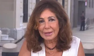 Ana Rosa vuelve a Telecinco con un duro ataque a Pedro Sánchez: "Presidente sirena, con bermudas y chanclas"