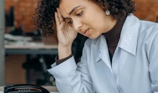 Sintoma de ansiedade no trabalho pode passar por preguiça
