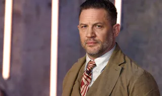 Tom Hardy agora é Frankie Pulitzer: ator lança álbum de rap com referências a Hollywood (e não só)