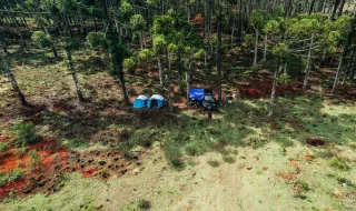 Um morto em ataque a acampamento turístico de Queiroz