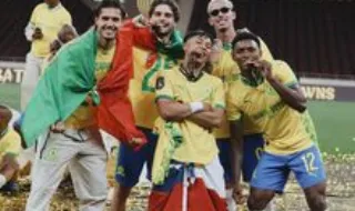 Miguel Reisinho recorda época no Sundowns com conquista da Champions africana: «Tudo se resolve com uma dança»