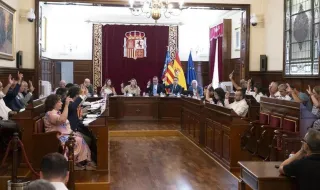 Frente común en la Diputación para exigir más trenes al norte de Castellón y un servicio a primera hora a Barcelona
