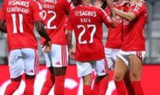 «Mau como o relvado só mesmo a arbitragem do primeiro tempo»: as reações à vitória do Benfica