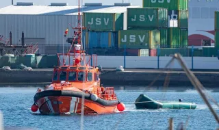 Salvamento Marítimo traslada a El Hierro un cayuco con unos 97 ocupantes