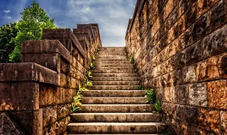 Quantos degraus têm as Escadas Monumentais de Coimbra?