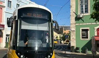 Acidente em Algés. Veículo em fuga despista-se e faz três feridos