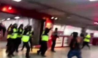 Adeptos do Internacional perderam a cabeça e entraram em confronto com a polícia