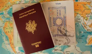 China aprova legislação que endurece controlo sobre viagens ao estrangeiro