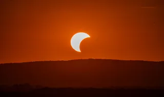 Veja imagens do eclipse lunar ao redor do mundo